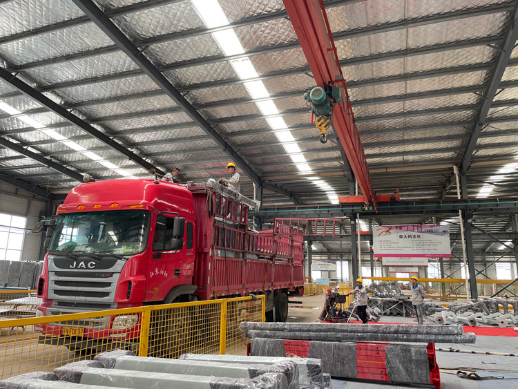 鹽城現代候車亭發貨案例第四批